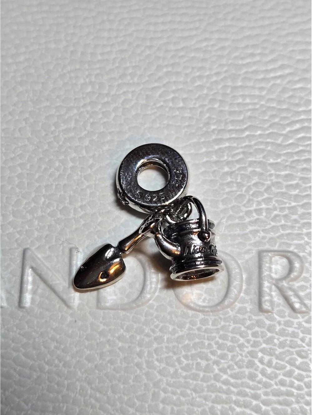Pandora s925 ale garden charm